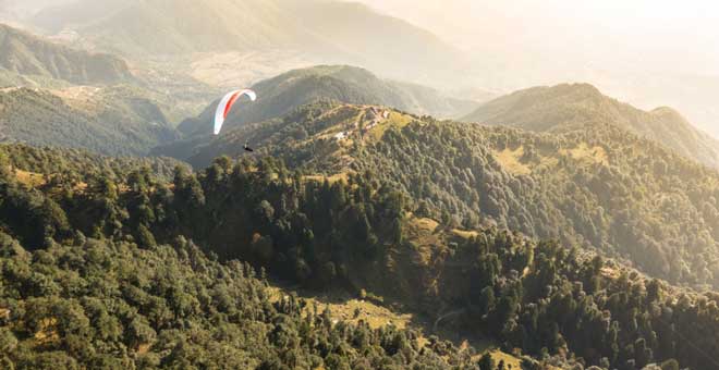 Fin de journée de parapente à Bir Billing Inde